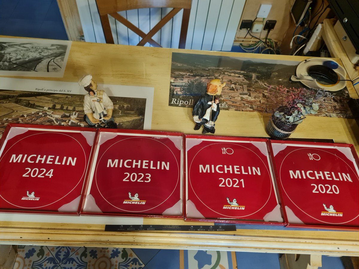 Reccapolis (@reccapolis) on Twitter photo Ens van començar a proporcionar plaques el 2020, el 2022 trist record no N hi van haver. Antigament donaven uns adhesius que no vaig guardar 😬 Llastima. Figurem a la <a href="/michelinguide/">Michelin Guides</a> desde l any 2000. Contents👨🍳 Ens van començar a proporcionar plaques el 2020, el 2022 trist record no N hi van haver. Antigament donaven uns adhesius que no vaig guardar 😬 Llastima. Figurem a la <a href="/michelinguide/">Michelin Guides</a> desde l any 2000. Contents👨🍳