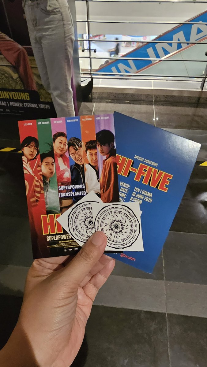 The movie about to start soon 🍿🥤 #HiFive #PARKJINYOUNG