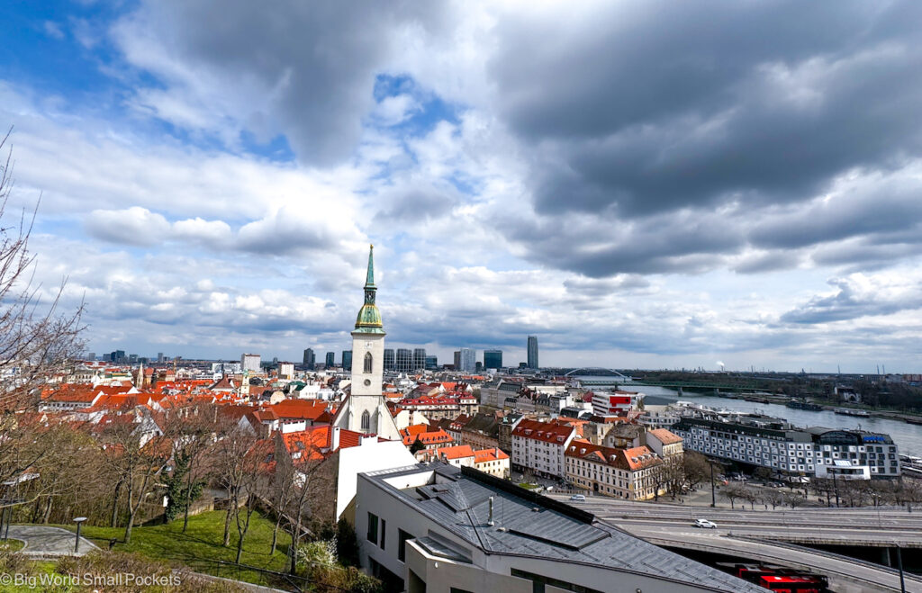 Vienna to Bratislava By Boat 🛥️

🇸🇰 + 🇦🇹The 2 closest capitals in Europe, here's how to enjoy a scenic boat journey between these 2 great cities...

👉 bigworldsmallpockets.com/vienna-bratisl…