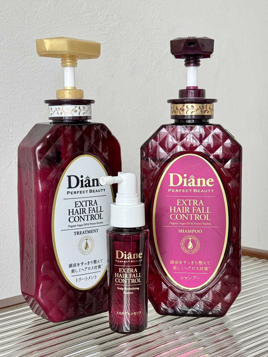 brand Jepang hair care favoriteku ada dari Diane. turns out produk aslinya GEDE POOL &amp; ISINYA BANYAK PULA worth banget 😭👍🏻

perfect match buat masalah rambut rontok karena surprisingly rontok jadi berkurang banget &amp; rambut juga jadi halus gampang diatur!