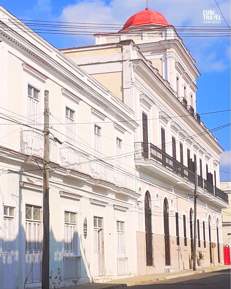🤩 De las cúpulas de Cienfuegos, destaca especialmente la cúpula de la Oficina del Conservador, única por su construcción en madera y cubierta metálica 

🤔 ¿Has notado cuántas cúpulas hay? 

¡Dinos cuál es tu favorita! 👇💬

#CubaUnica #CienfuegosTravel #CubaTravel