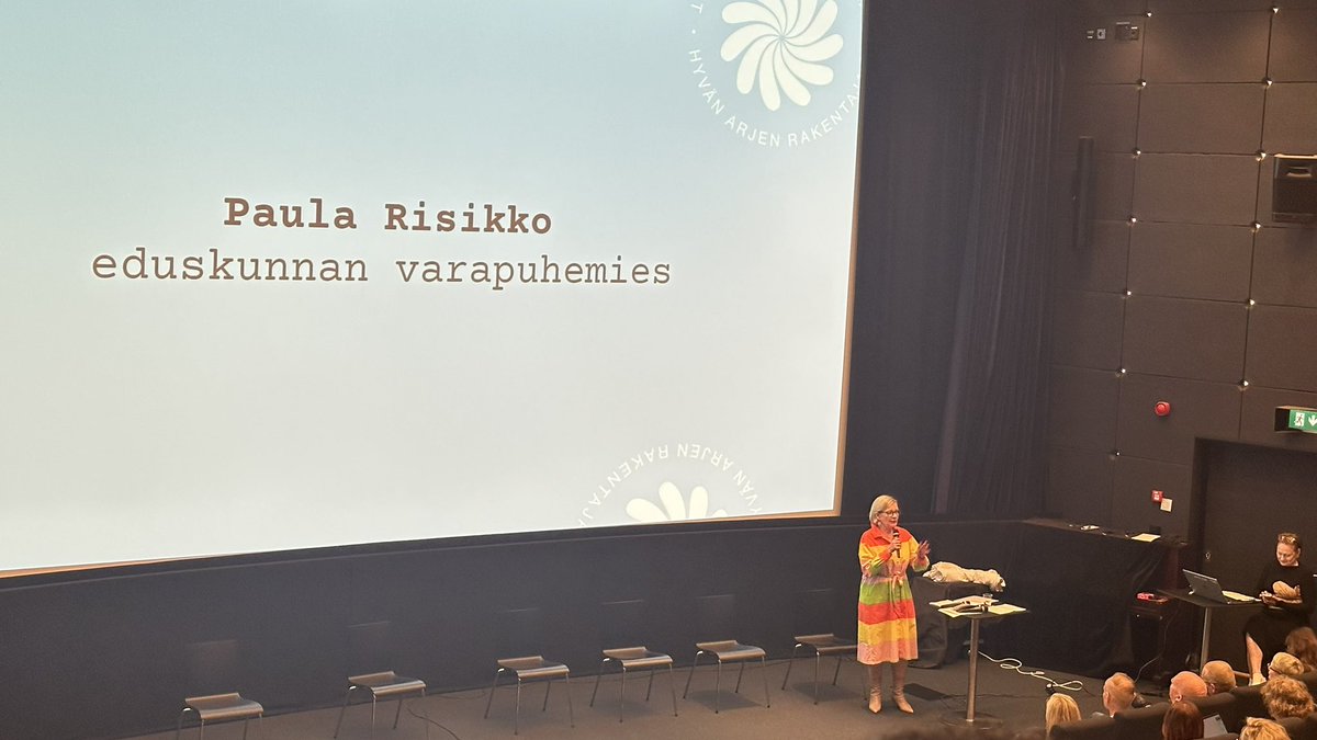 Hyvän arjen rakentajat seminaarissa <a href="/paularisikko/">Paula Risikko</a> nosti kolme tekijää ohjelman vahvuuksina
Yhteinen tilannekuva 
Yhteinen toiminta 
Yhteinen vaikutusten arviointi 
#järjestöt #säätiöt #julkinensektori #yhdessä #lapset #nuoret #perheet