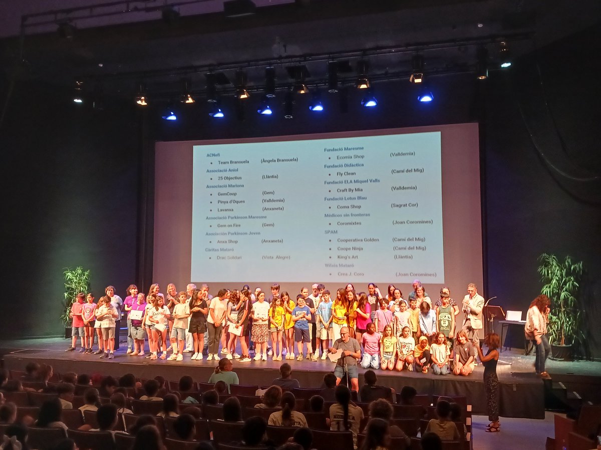EducacioMataro's tweet photo. El Teatre Monumental ha acollit la cloenda del #CuEmE, programa d'@educadiba que fomenta la cultura  emprenedora a l'escola i els valors de les ciutats educadores 

@CulturaMataro @matarocat https://t.co/iIU178xlY5