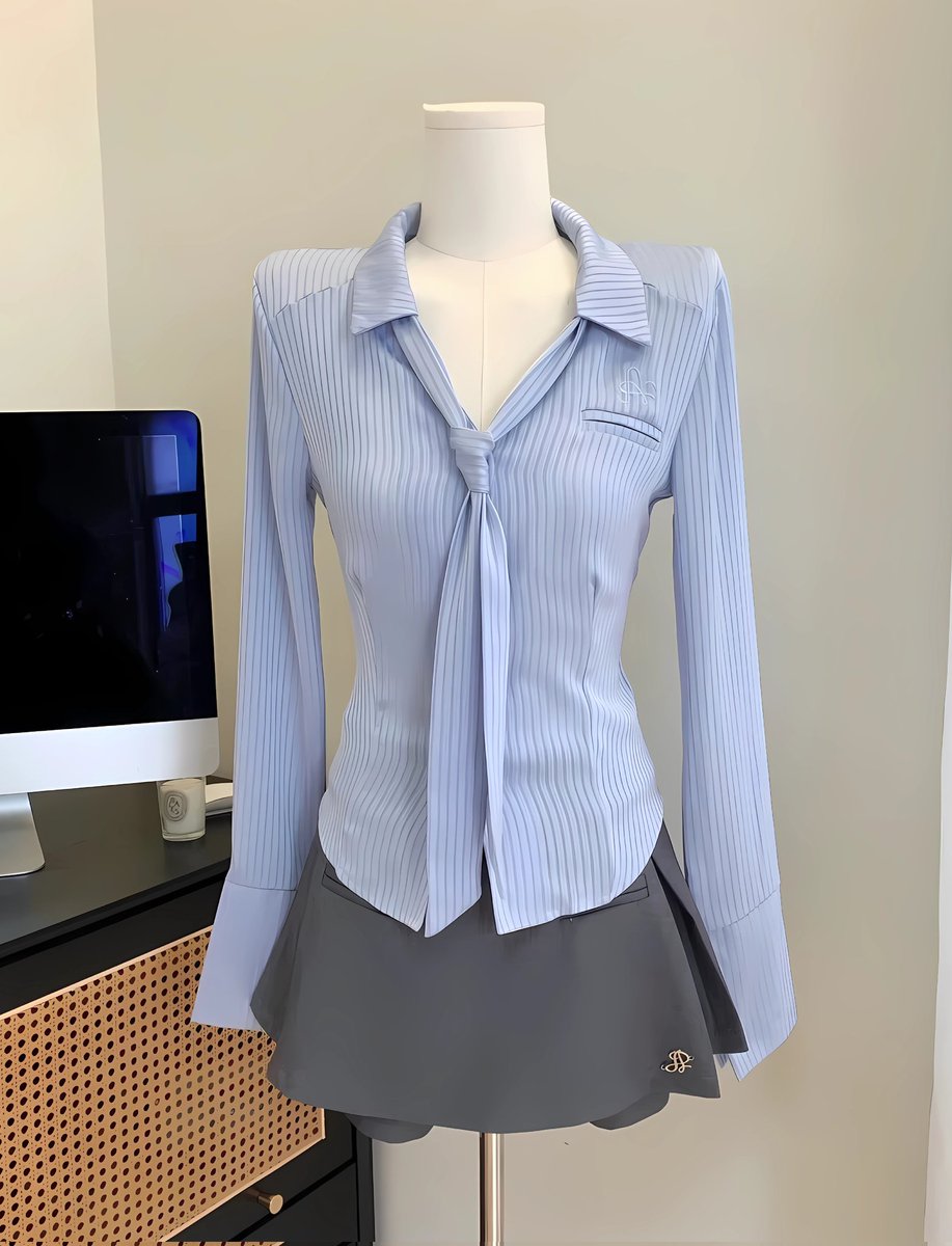 atasan slim fit yg cuttingannya cantik dan rapi, bikin badan kliatan lebih langsing 💙