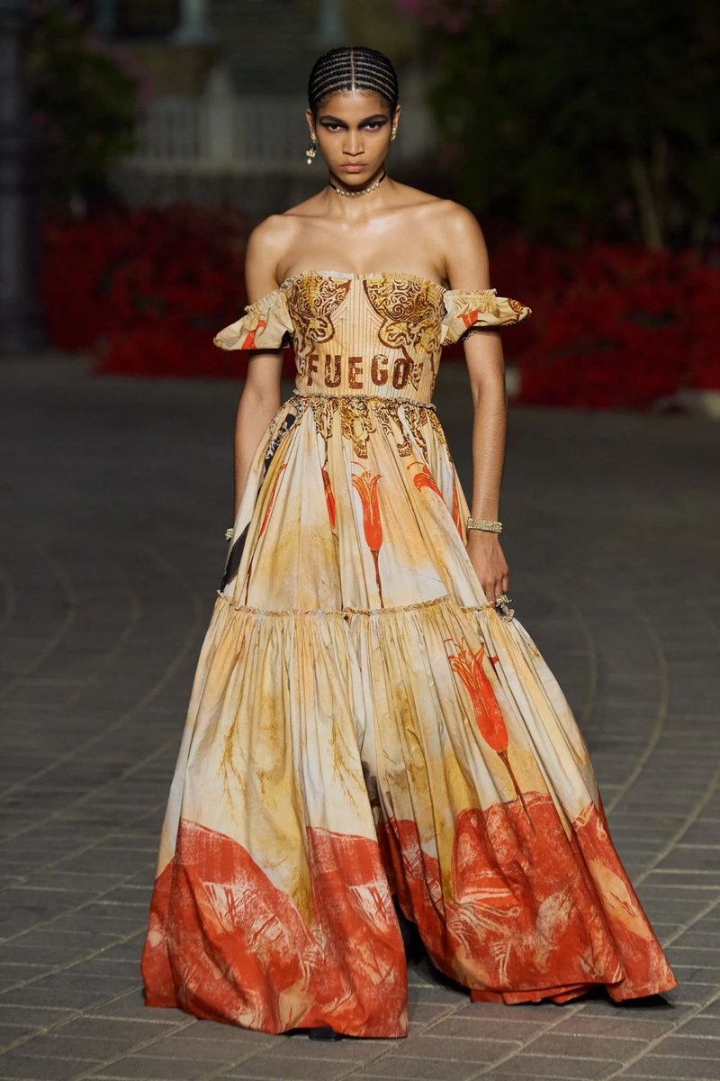 6 colecciones esenciales de Maria Grazia Chiuri para <a href="/Dior/">Dior</a> vein.es/maria-grazia-c…