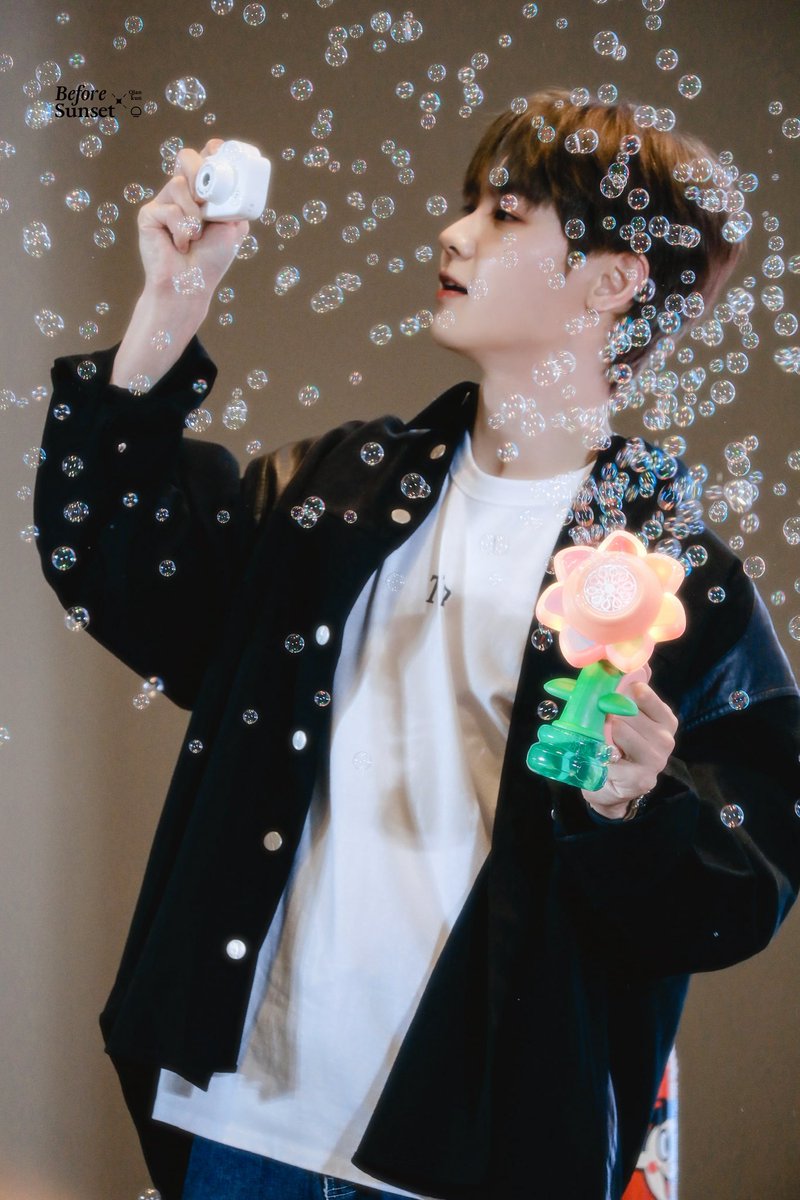 BeforeSunsetKun's tweet photo. HQ丨
250609 Frequency 상하이 사인회

#KUN #WayV #NCT 
#쿤 #웨이션브이
#威神V #钱锟 🧡 https://t.co/uB2cePrsBM