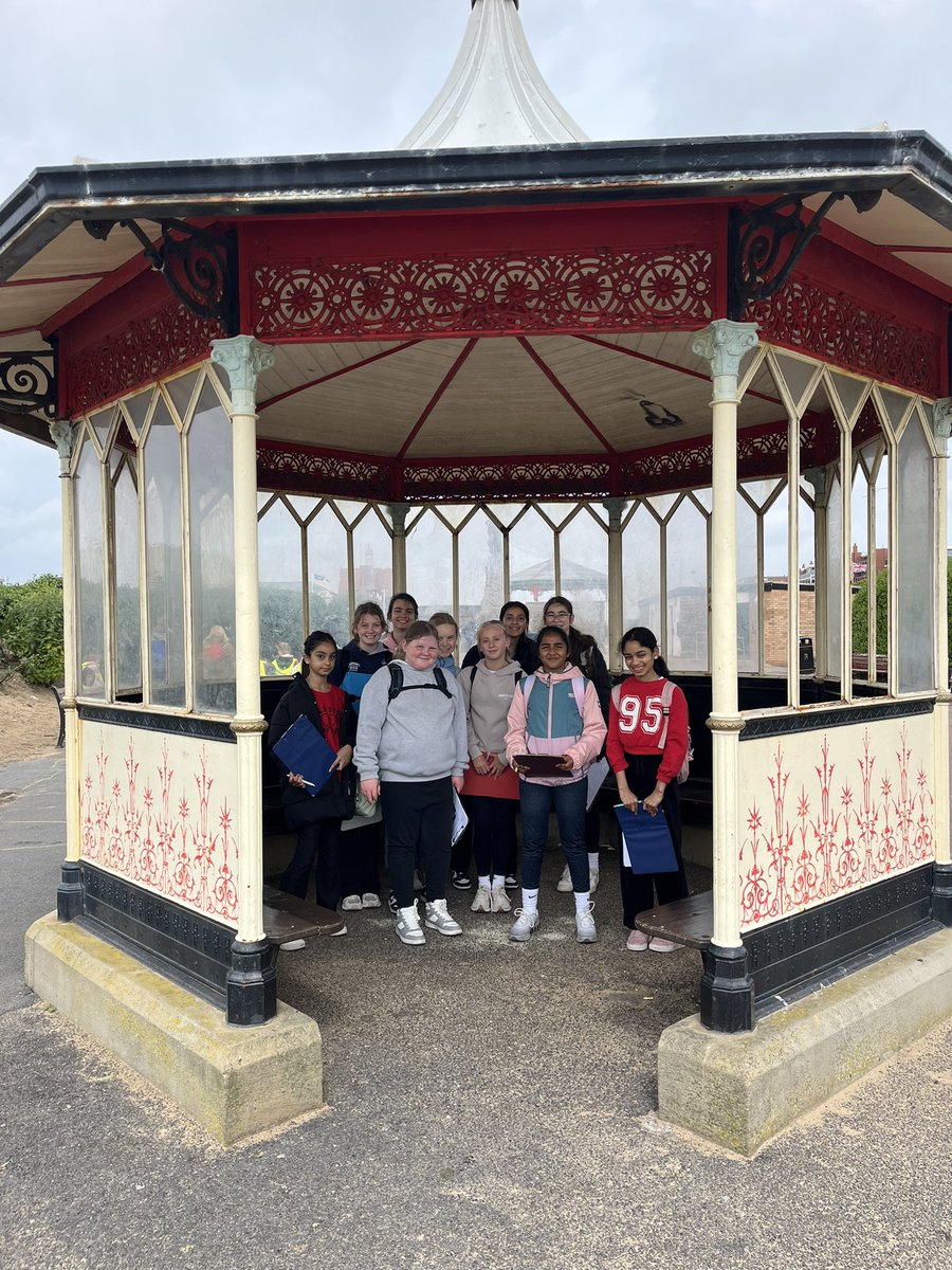 BSGDGeography's tweet photo. Group 5 and Mrs Mills 🌎 @BoltonSch @Philip_Britton @LynneDKyle @BSGDLowerSchool https://t.co/XVYnHhtkof