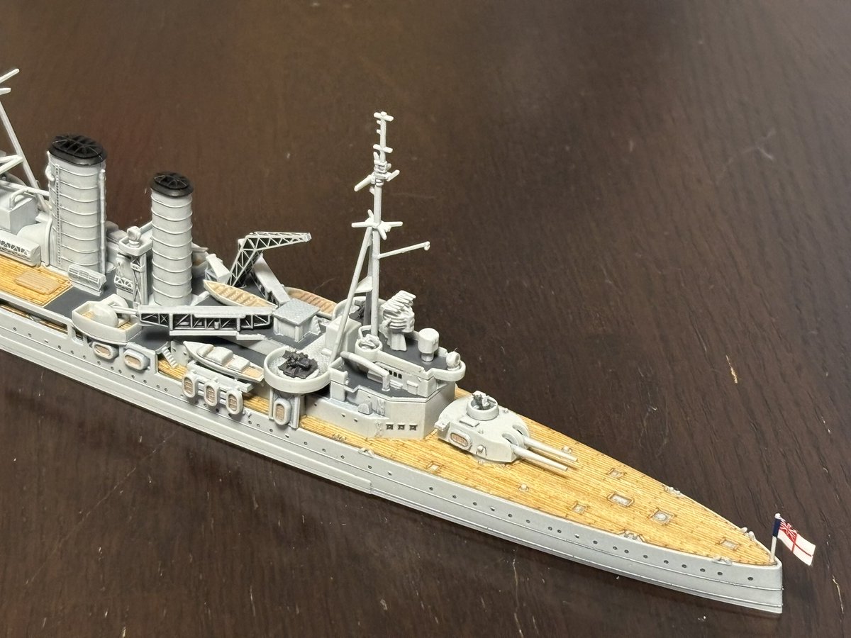 HMSエクセター、完成しました。別部品は木製甲板、ナノドレッドの機銃、その他はキットのまま。それにしても、国内メーカーキットで英重巡洋艦が作れるのは良すぎます。アオシマに感謝ですね☺️