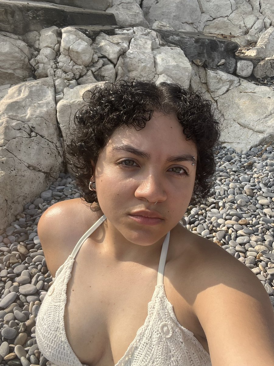 glenzdoll's tweet photo. beach day☀️ https://t.co/Jws9c6ohoi