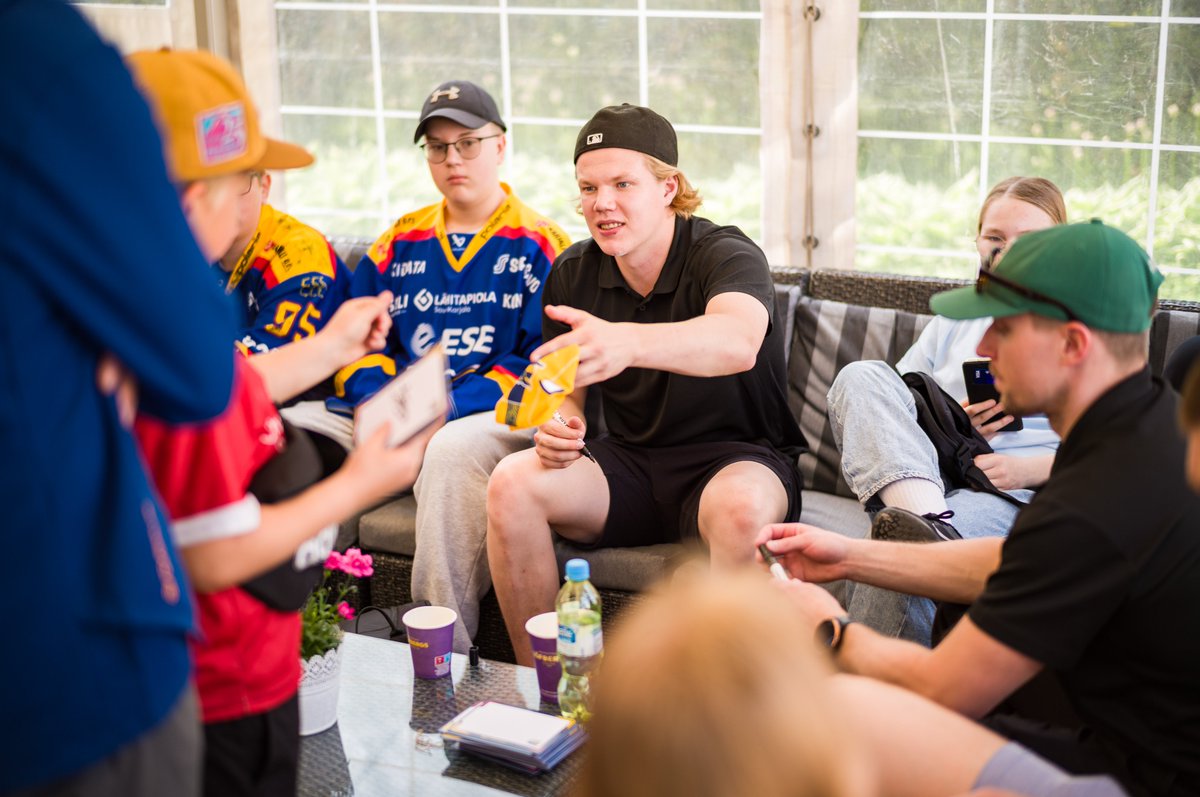 Kiitos kaikille paikan päälle tulleille! 🙏

Torstaina Let´s Go Areenalla Jukurit Summer Game ja meet&amp;greet klo 10.00 alkaen. Lähes koko joukkue paikalla – tule tapaamaan pelaajia ja viettämään mukavaa kesäpäivää!

#Jukurit #Liiga