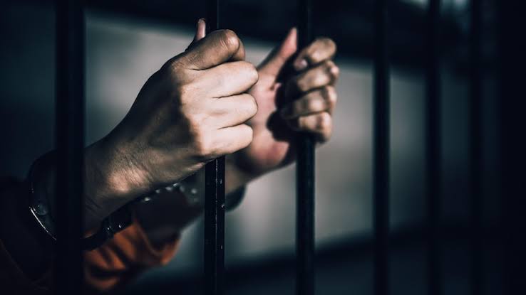 RisingKashmir's tweet image. #CIK arrests #Srinagar man for posing as senior police officer

@KashmirPolice
@JmuKmrPolice
 risingkashmir.com/cik-arrests-sr…