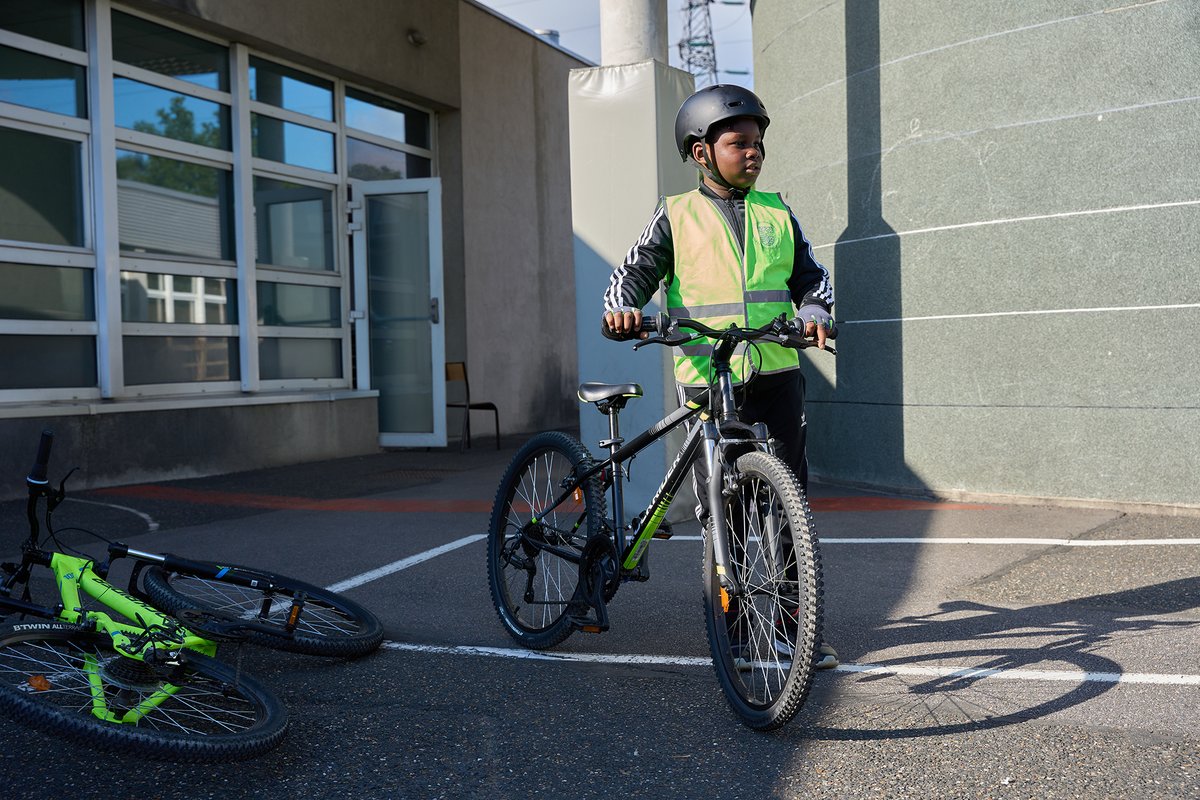 [À LIRE] L'école représente un lieu privilégié pour développer la culture vélo chez les plus jeunes.🚲
#SRAV, rues scolaires, vélobus...Voici dix actions concrètes pour faire du vélo une évidence dans le quotidien des élèves. 👉Lire l'article : urlr.me/mpnqxM