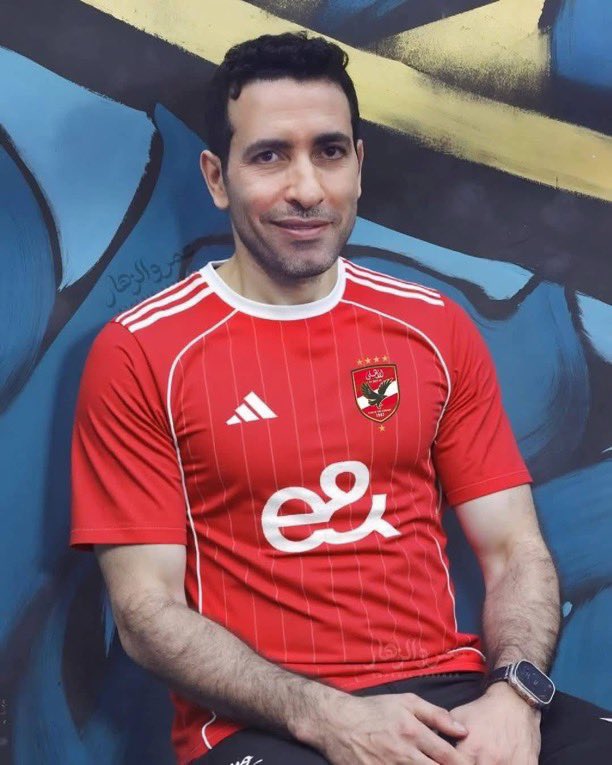 -جبنا لكم تيشرتات النادي #الاهلي المصري التي سيلعب بها في بطولة كاس العالم للاندية : 

🔴🦅