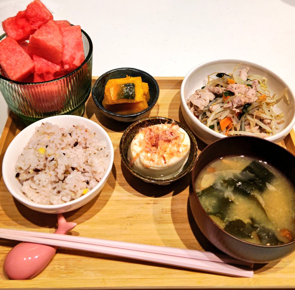 火曜日お疲れ様です✨
久しぶりに作った感のある夕飯できた〜🤣