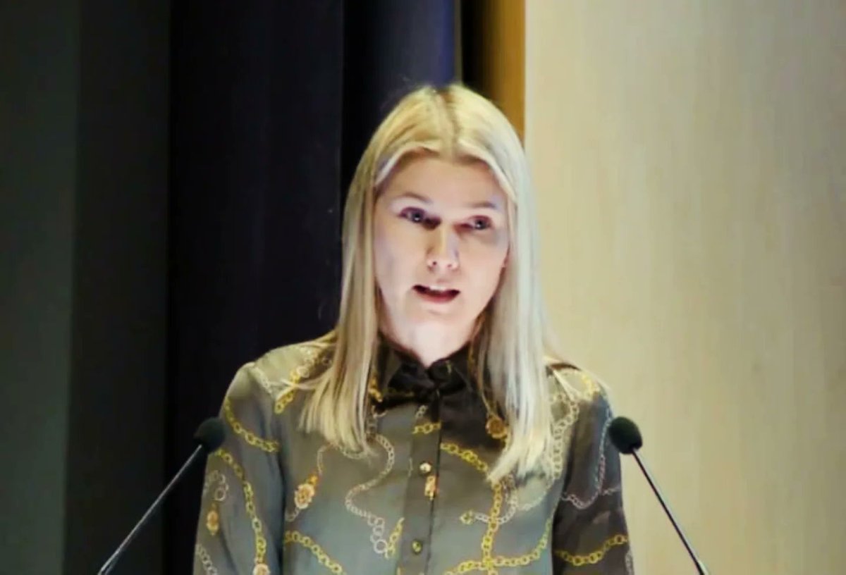 Turun uusi valtuusto aloitti!

Ryhmyri Mimmi Ruusunen piti ryhmäpuheenvuoron ja avasi keskustalaista kädenjälkeä pormestariohjelmassa.

Minä nostin arviointikertomuksen lukutaito-osiota: #lukutaito on osallisuuden, sivistyksen, demokratian ja toimivan arjen tae.

#Tkuvaltuusto 🍀