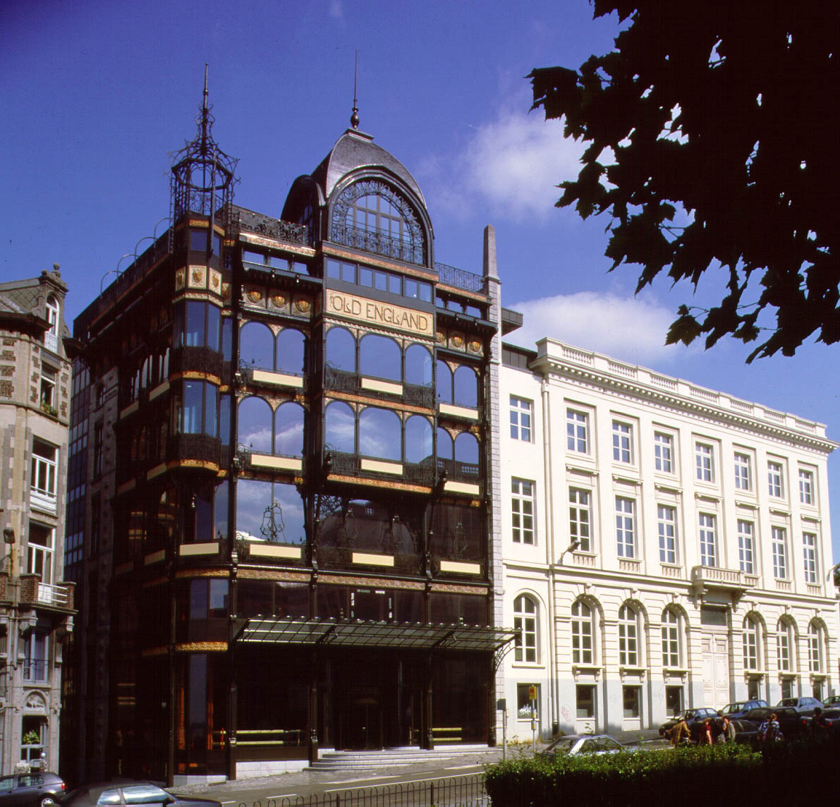 🎉 The MIM turns 25!
📸 Throwback to 1999–2000 at the Old England building.
🎶 Join us Sun, June 22 for a free festive day with Fête de la Musique: concerts, tours, workshops &amp; more!
🎂 Rediscover MIM in a musical vibe.
👉 Info: tinyurl.com/58kv476f