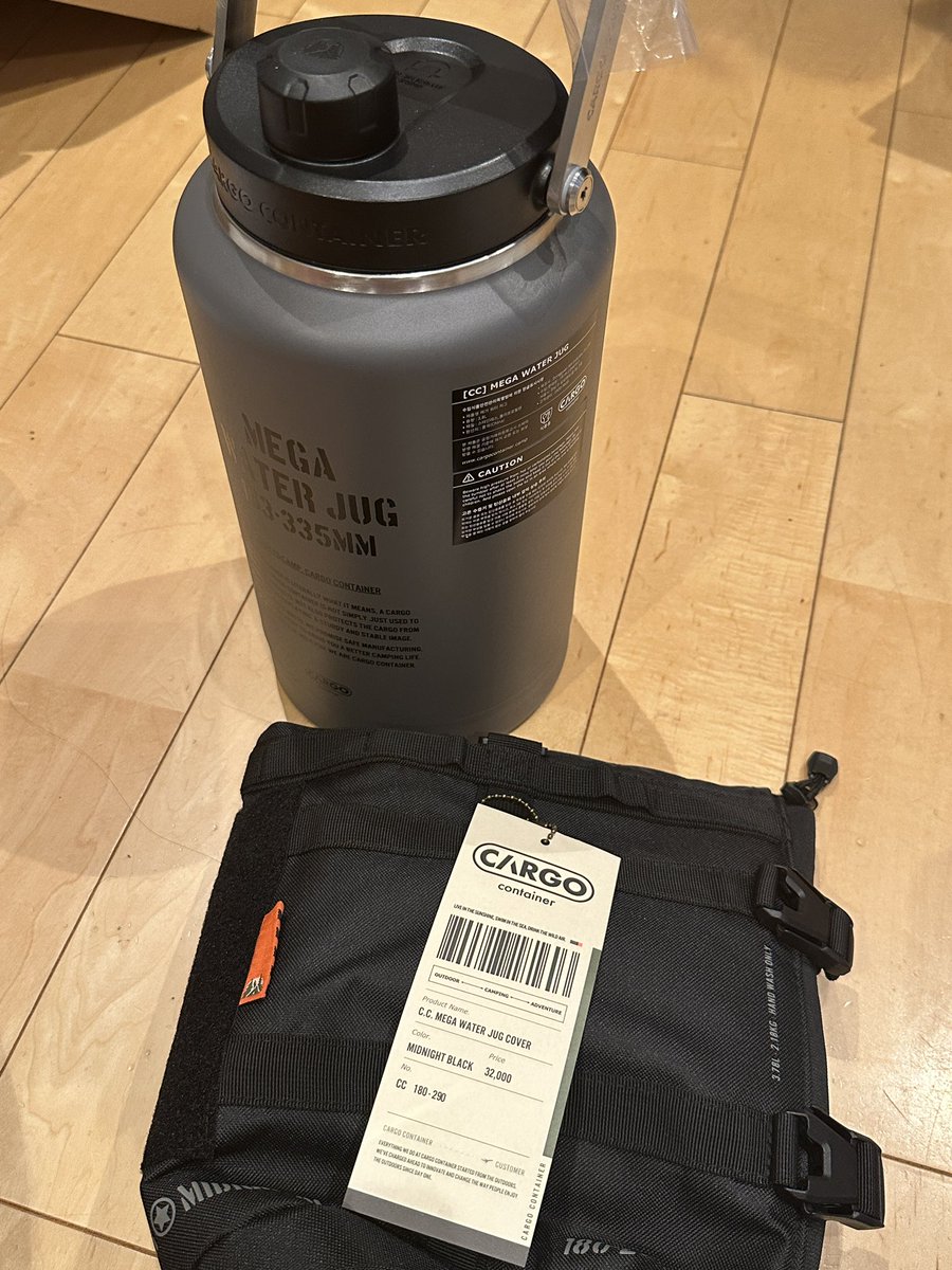 T4ak_1's tweet image. 氷用ジャグの買い替え！
CARGO CONTAINER
・MEGA WATER JUG
・MEGA WATER JUG COVER
グレーの色味が良くて買ったのにカバー付けたら黒と変わらないw

#CARGO
#CARGOCONTAINER
#MEGAWATERJUG