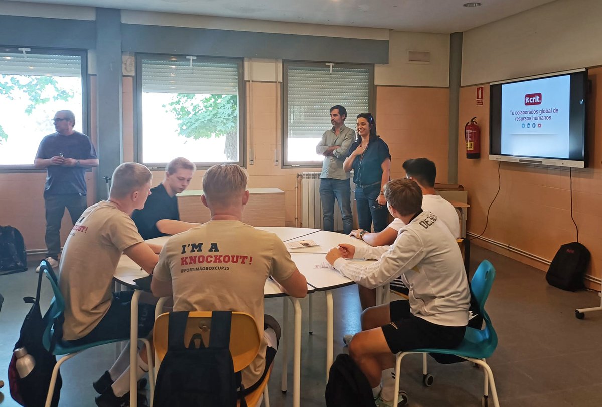 📸 CHARLA SOBRE ORIENTACIÓN LABORAL EN EL IES 'ALEJO VERA'

La concejala de Educación y Empleo, Patricia Veloso, ha participado en una jornada de orientación laboral en el IES Alejo Vera bajo la dirección de José Ramón Blanco, responsables de marketing y RSC del <a href="/GrupoCrit/">Grupo CRIT Empleo</a>