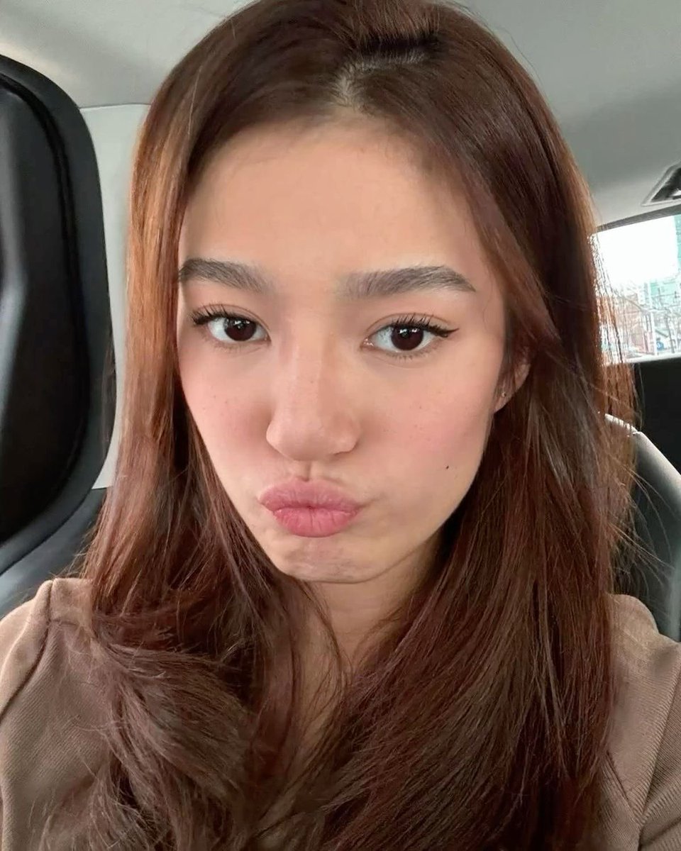 para akong nanay na nawi-witness yung paglaki ng anak ko? huhuhu our baby is now a lady!!!!!

BORN TO BELLEOOM  

#ItsHer23rdBELLEday 
#HappyBirthdayBelle 
#BelleMariano