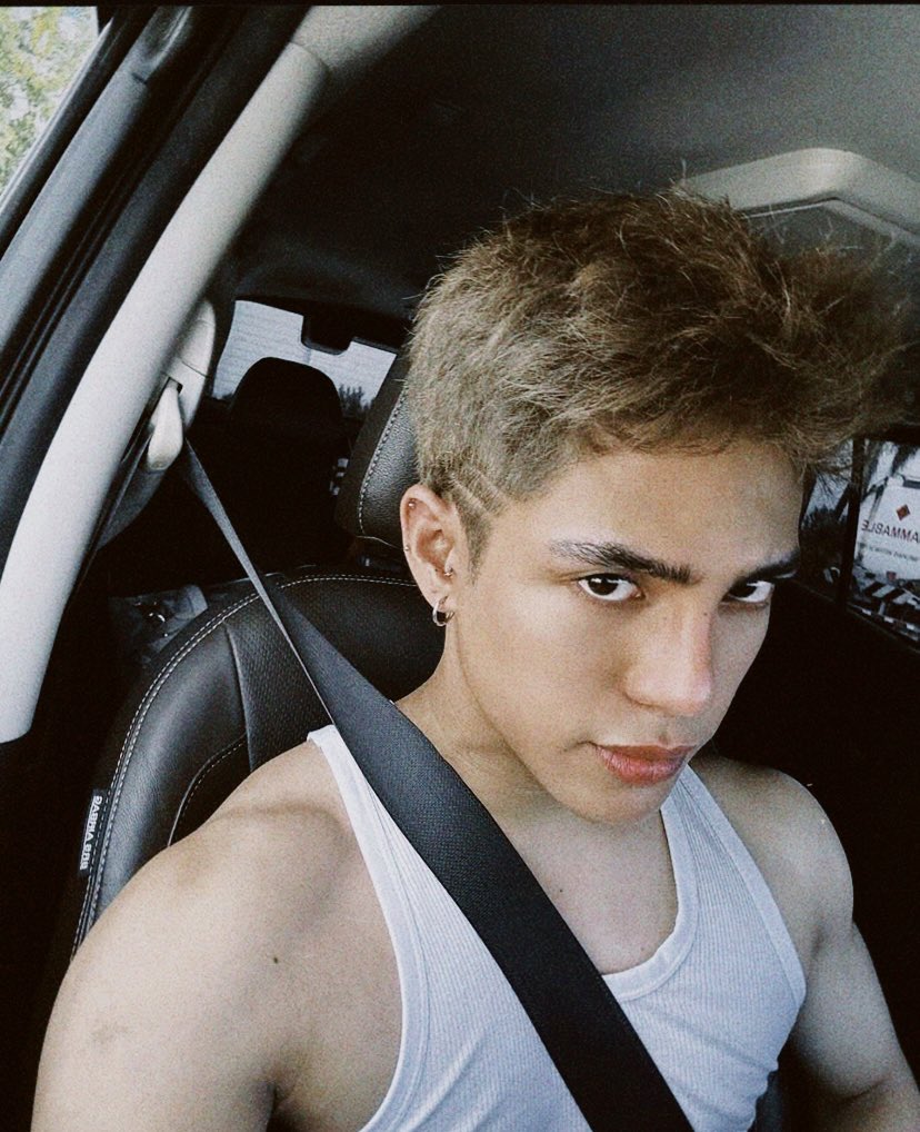 krstnrrae's tweet photo. He really knows how to serve —— and eat 😮‍💨✨

IG: stell16_

@SB19Official #SB19_STELL
@stellajero_ https://t.co/rjlMNE1vmD