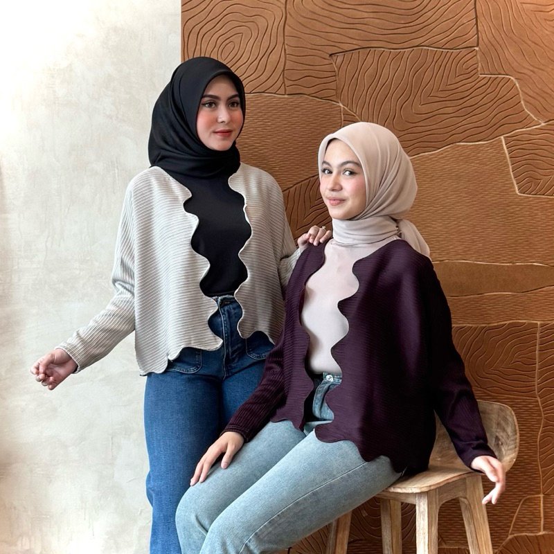 [Pretty cardigan]

— a thread