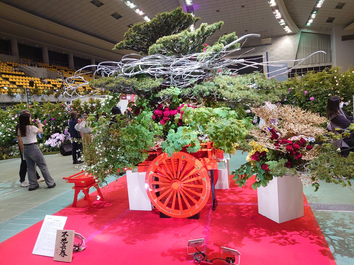 Mai_Takami888's tweet photo. 地元 #ばらのまち福山 イベント【#福山ばら祭 🌹】の『Rose Expo FUKUYAMA 2025』に行ってきました✨
あちこちでめっちゃ薔薇の香りに癒されてとっても綺麗で,ちょっと見に行くつもりが1日中楽しみました💐😽🐾
#広島県 #福山市 #RoseExpo
#ばら祭り #福山アンバサダー
#第20回世界バラ会議福山大会 https://t.co/GxWFQSDXyw