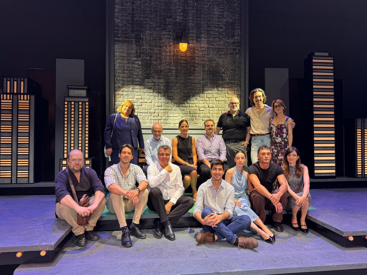 Còmica i emotiva. Així serà la darrera #òpera d'aquesta temporada: #DonPasquale de Donizetti.
🎞️ Ambientada a Nova York als anys 30, recupera personatges com Vito Corleone o els germans Marx.
📌 Estrena dimecres 18, divendres 20 i diumenge 22 de juny ➡️ bit.ly/pasqualeTP