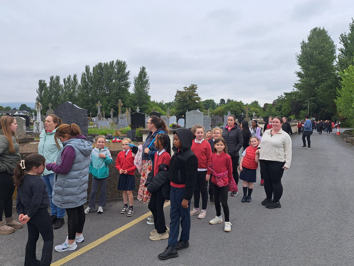 bhride_scoil's tweet photo. Thank you to everyone who came out in force yesterday to support our school's Sponsorsed Walk fundraiser. We had a lovely afternoon completing the Slì na Slàinte route followed by tea/coffee, treats and chats in the Hall. https://t.co/nJBjqd4etB