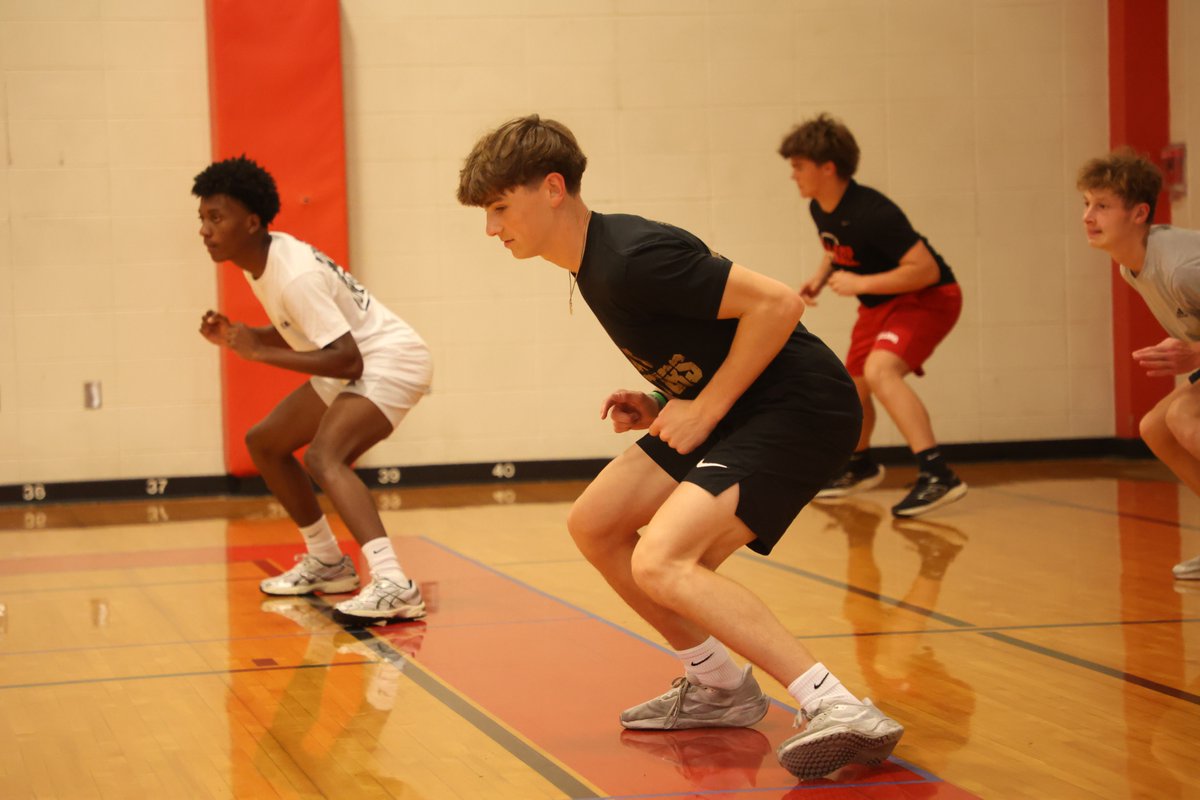Championships start in the weight room and the gym. #GoDutch
A great crew to start the Summer Sports Performance program this week. hps.smugmug.com/HollandHighSch…