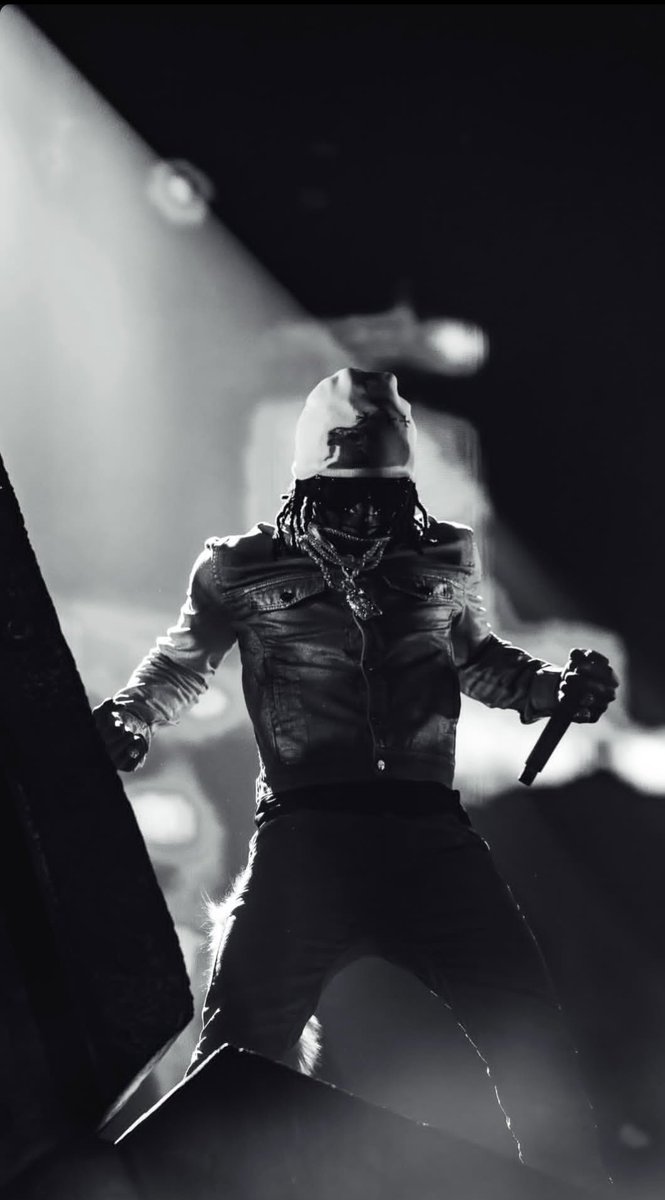JoyfulRaver's tweet photo. No caption needed. Just respect greatness.π¦π₯
#RemaLiveAt02 #HEISWorldTour2025 https://t.co/rCZBpSBE02