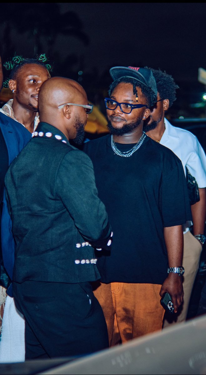 Major Baah (@kwahuboga1) on Twitter photo "<a href="/beatz_vampire/">🔥1 BIG CRAZE 🔥</a> is killing the game! With the #1 song on Apple Music Nigeria, this Ghanaian producer is making waves globally. Let's celebrate his success! #Beatzvampire "<a href="/beatz_vampire/">🔥1 BIG CRAZE 🔥</a> is killing the game! With the #1 song on Apple Music Nigeria, this Ghanaian producer is making waves globally. Let's celebrate his success! #Beatzvampire