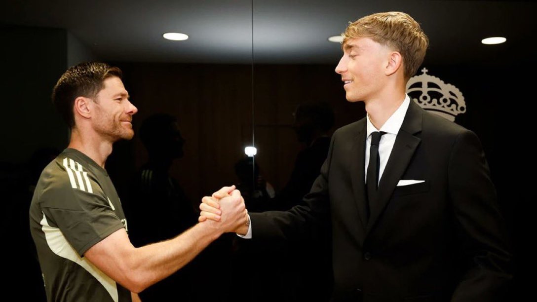Dean Huijsen meeting his new coach, Xabi Alonso