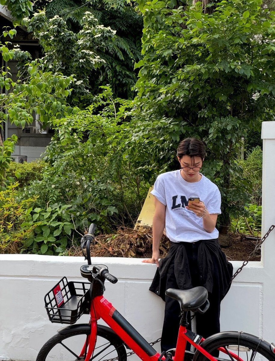 The silly side of kakak kecil.