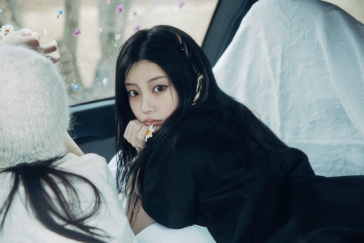 ILLIT 'bomb' Concept Photo (STAR BOMB Ver.) - #WONHEE #원희