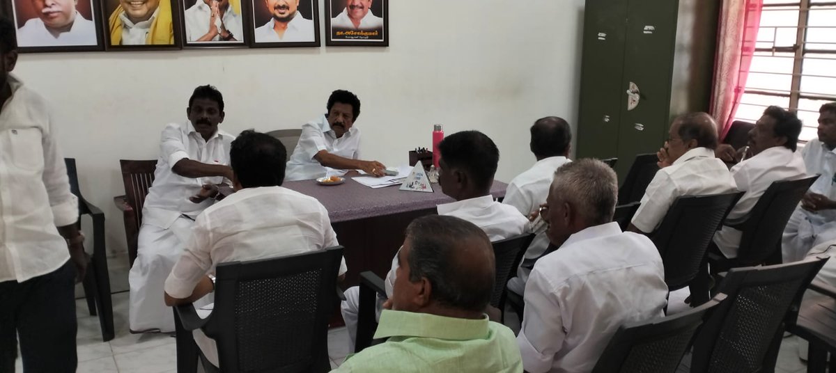 Tn49dmk's tweet photo. கழகத் தலைவர் மாண்புமிகு தமிழ்நாடு முதலமைச்சர் திரு. மு.க.ஸ்டாலின்  அவர்களின் தஞ்சை வருகையையொட்டி தஞ்சை தெற்கு மாவட்ட பொறுப்பாளர் திரு.T. பழனிவேல் அவர்கள் தலைமையில் பேராவூரணி சட்டமன்ற உறுப்பினர் திரு.N. அசோக் குமார் அவர்கள் முன்னிலையில் ஆலோசனை கூட்டம் நடைபெற்றது, https://t.co/dcSwOXGAVg