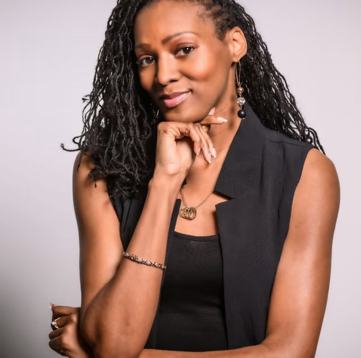 #FemaleDoctor Meet Dr. Shaniqua! She’s proof you can make it! Click here: successbullying.us/real-success-s…