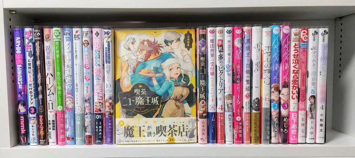 SOKAI_desu's tweet photo. #買った漫画
#漫画好き
｢やがて蛸になるきみと｣
主役の2人の境遇を考えると何か込み上げてくる😢
蛸の描写が凄くて鳥肌🐙
｢死にたがりのエテルノ｣
千景君の言動に少しゾワっとするけど、色々と抱えていそう😖
今後の展開が気になるラブストーリー！(かな？) https://t.co/QwdVsZh5Ij