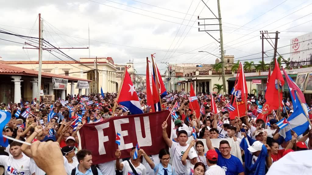 MeyvisEstevezE's tweet photo. #Fidel: "Una revolución joven, un pueblo joven, bien organizado, bien preparado, sin duda que tiene un extraordinario porvenir. Y no solo podrá construir el futuro de su pueblo, sino que en la medida de sus fuerzas podrá ayudar también a otros pueblos". https://t.co/adsyDzPyMD