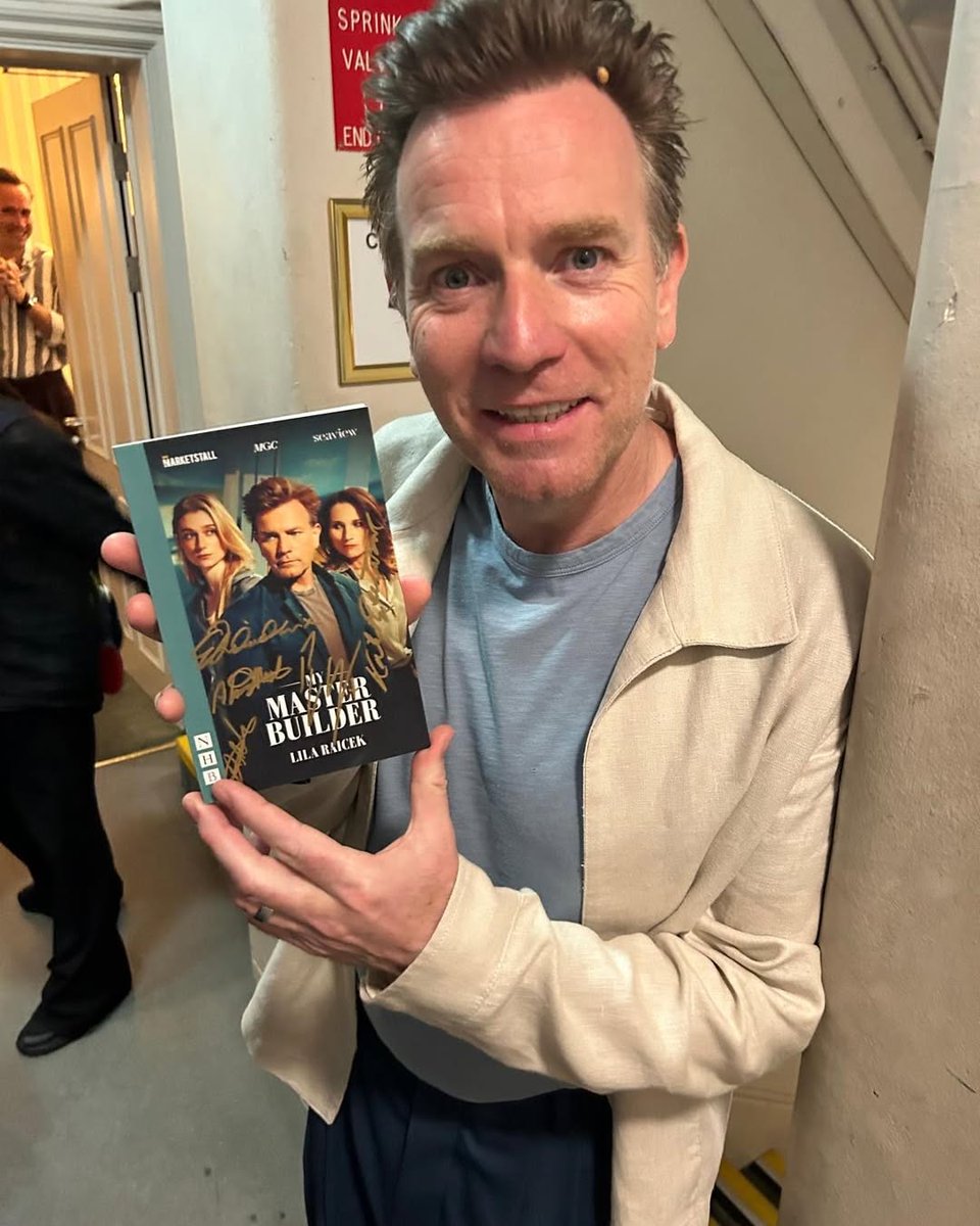 Ewan McGregor Daily tweet media