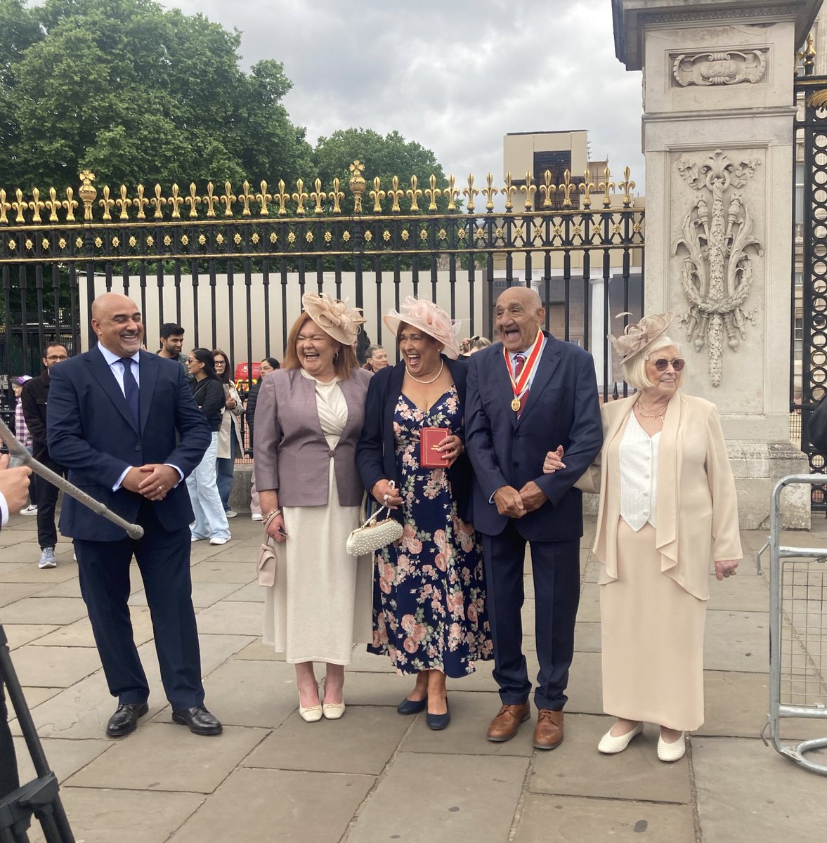 labour_history's tweet photo. 130 years of discrimination is over as Billy Boston becomes the first rugby league player to be knighted 🏉🏴 https://t.co/okgWxYTizA