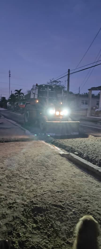 YadiraF88074677's tweet photo. #ControlPopular Una muestra de  participación popular en la búsqueda de solución a las problemas se evidencio en el CDR 2  de la Circunscripción 7 en    labores de reparación de la calle Marcelino Castañeda #Sibanicú https://t.co/e1snbiSMAf