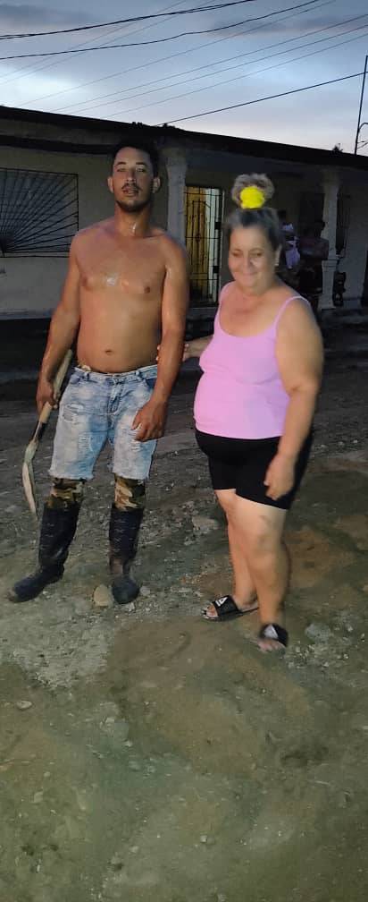 YadiraF88074677's tweet photo. #ControlPopular Una muestra de  participación popular en la búsqueda de solución a las problemas se evidencio en el CDR 2  de la Circunscripción 7 en    labores de reparación de la calle Marcelino Castañeda #Sibanicú https://t.co/e1snbiSMAf