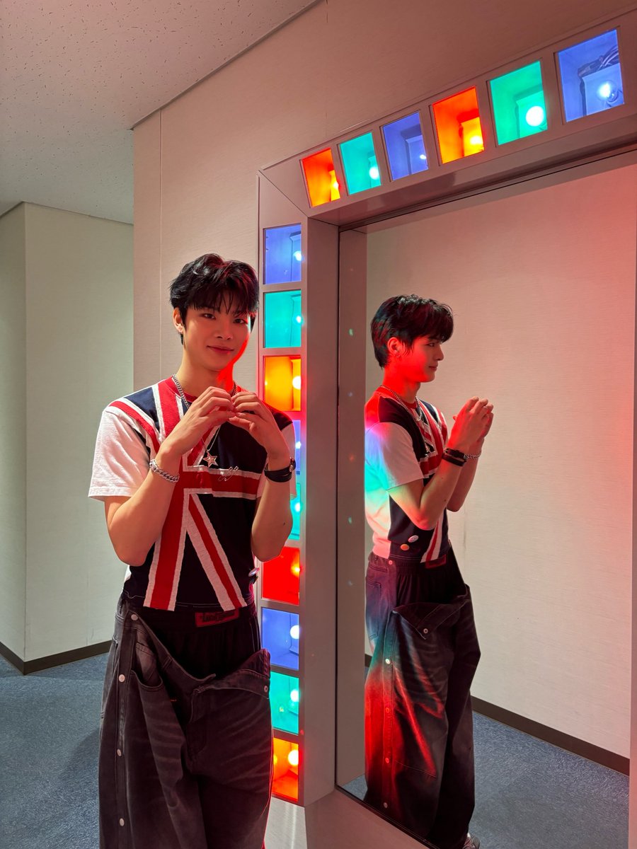 조명 큐!🪩🪩

Drop the beat~~

#시온 #SION