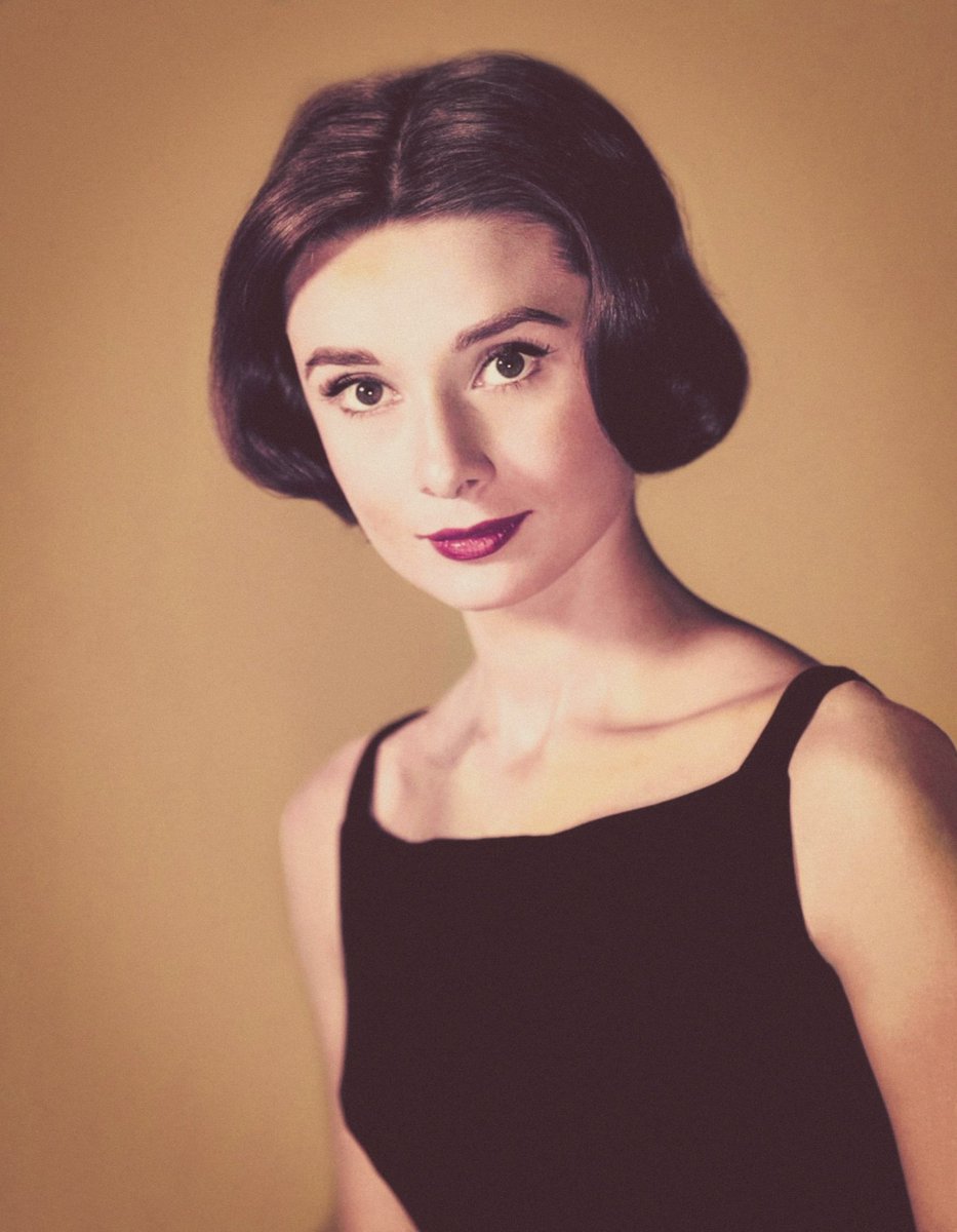 SoAudreyHepburn's tweet photo. Audrey Hepburn photographed circa 1957 https://t.co/UNArdD6J7b