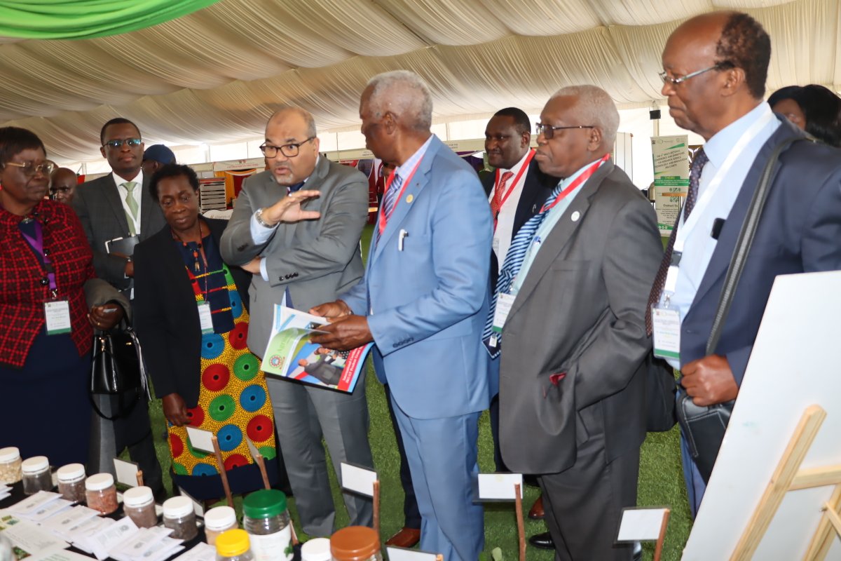 DiscoverJKUAT's tweet photo. JKUAT Council Chair, Dr. Micah Onsando visited the NRF- Upscale African Indigenous Vegetables Climate Smart Technologies project stand at the ongoing multisectoral conference on Research, Science, Technology and Innovation in Naivasha.
The JKUAT Chair of Council was delighted to see the valued added commercialized AIVs products and seed varieties used in the upscaling and commercialization of African indigenous vegetables in Kiambu and Kakamega counties by @IRENGrowthpad, @MMUST_Kenya, and Inter Regional Development Institute. ^DP
@AmunaviPatrick @JKUATManufrc @AbukutsaMary @Abukutsa2024 @KENIAupdates @konzatech 
#JKUATPAUGrad2025
