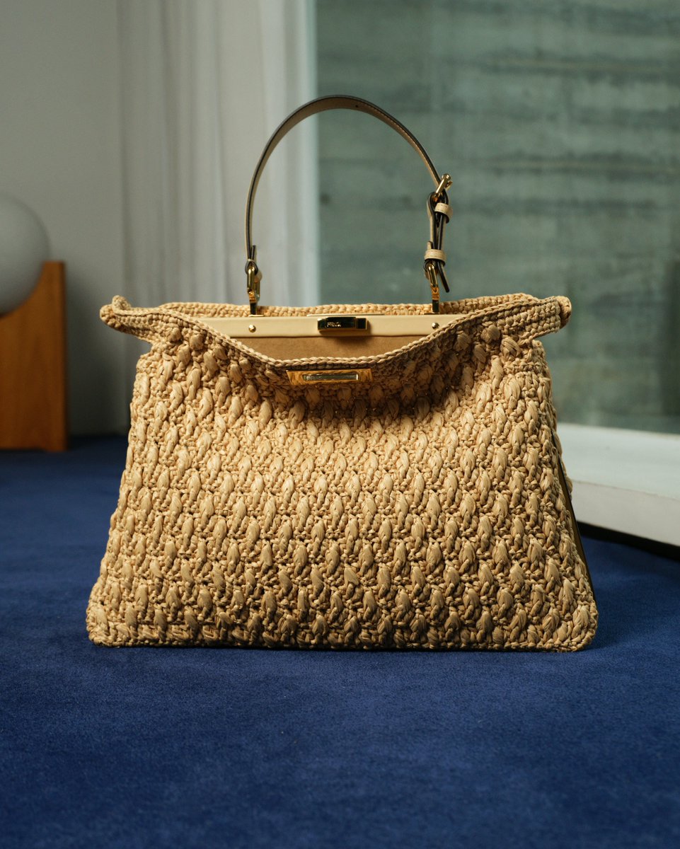 An alternation of single and double crochet stitches creates a teardrop pattern across a handwoven interpretation of the #FendiPeekaboo.

#FendiSummer