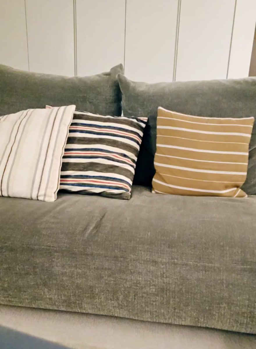 armyflowershop's tweet image. Namjoom made sure we got the #emptychair shot today but I guess this was an empty floor shot. Maybe empty couch? You tell me! 😅😅