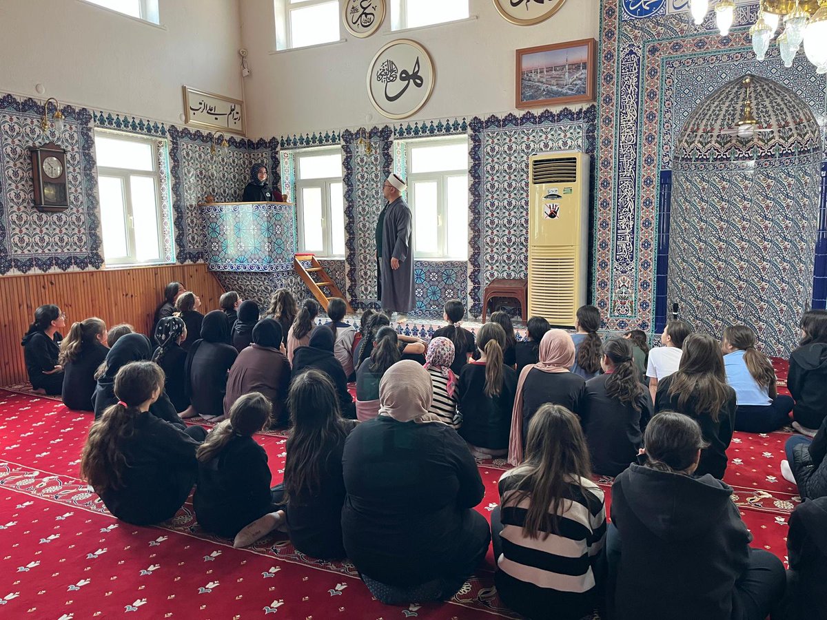 #BilenProgramı <a href="/meb_dinogretimi/">MEB Din Öğretimi Genel Müdürlüğü</a> #ÇedesYılSonuŞenlikleri  Öğrencilerimiz Ayşegöllü Camiinde Gençlik Merkezi Manevi Lider Zafer Hoca ile birlikteler.....
<a href="/bilecikvaliligi/">BİLECİK VALİLİĞİ</a>
<a href="/bilecikmem/">Bilecik İl Milli Eğitim Müdürlüğü</a>
<a href="/srdl_simsek/">Serdal Şimşek</a>
<a href="/OsmKaymakamligi/">Osmaneli Kaymakamlığı</a>
<a href="/osmanelimem/">osmanelimem</a>
<a href="/meb_dinogretimi/">MEB Din Öğretimi Genel Müdürlüğü</a>