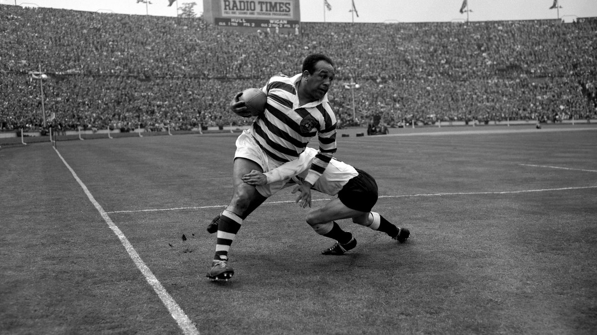 🎖️🏉 Today at Buckingham Palace, Sir Billy Boston became the first sportsman to receive a knighthood for services to Rugby League. 

The King presented Sir Billy - who is considered one of the best Rugby League players of all time, scoring a British record of 571 tries and 488