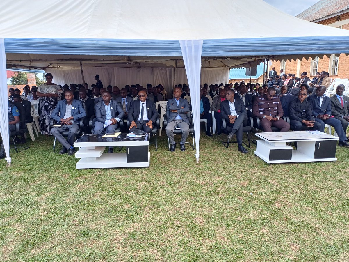 Emmy Gatarara Ganza (@gatararaganza) on Twitter photo #AKA_KANYA: Itorero rya <a href="/adeprrwanda/">ADEPR Rwanda</a> paruwasi ya #Byumba ririmo #Kwibuka31 , aho iki gikorwa kirimo kubera kuri ADEPR URUREMBO RWA GICUMBI. ni igikorwa kitabiriwe n'abayobozi b'amadini, Abakiristu, inzego z'umutekano ndetse n'ubuyobozi bwite bwa Leta na komite ya Ibuka. #AKA_KANYA: Itorero rya <a href="/adeprrwanda/">ADEPR Rwanda</a> paruwasi ya #Byumba ririmo #Kwibuka31 , aho iki gikorwa kirimo kubera kuri ADEPR URUREMBO RWA GICUMBI. ni igikorwa kitabiriwe n'abayobozi b'amadini, Abakiristu, inzego z'umutekano ndetse n'ubuyobozi bwite bwa Leta na komite ya Ibuka.